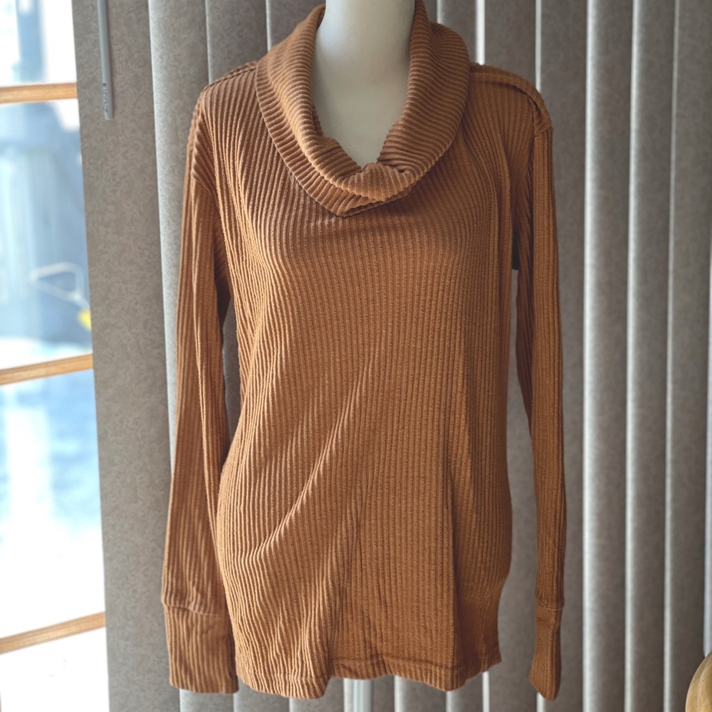 Crowl neck, drop sleeve sweater